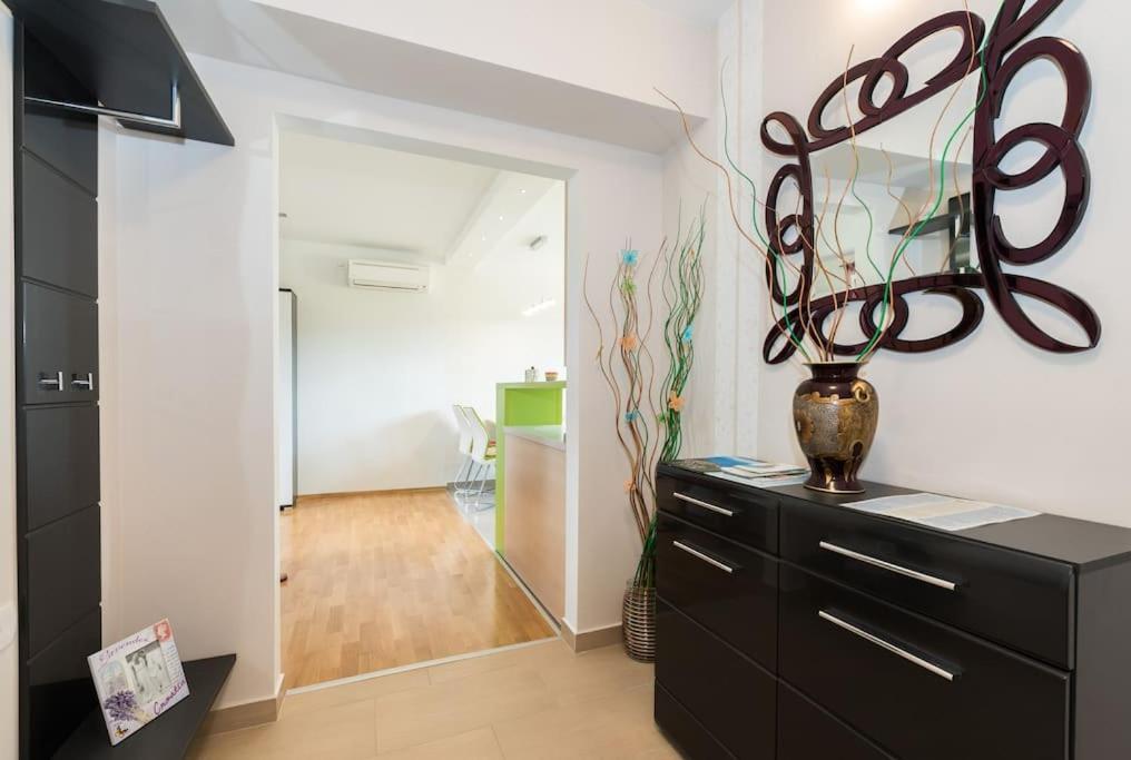 One Bedroom Apartment Kristina Лабин Экстерьер фото